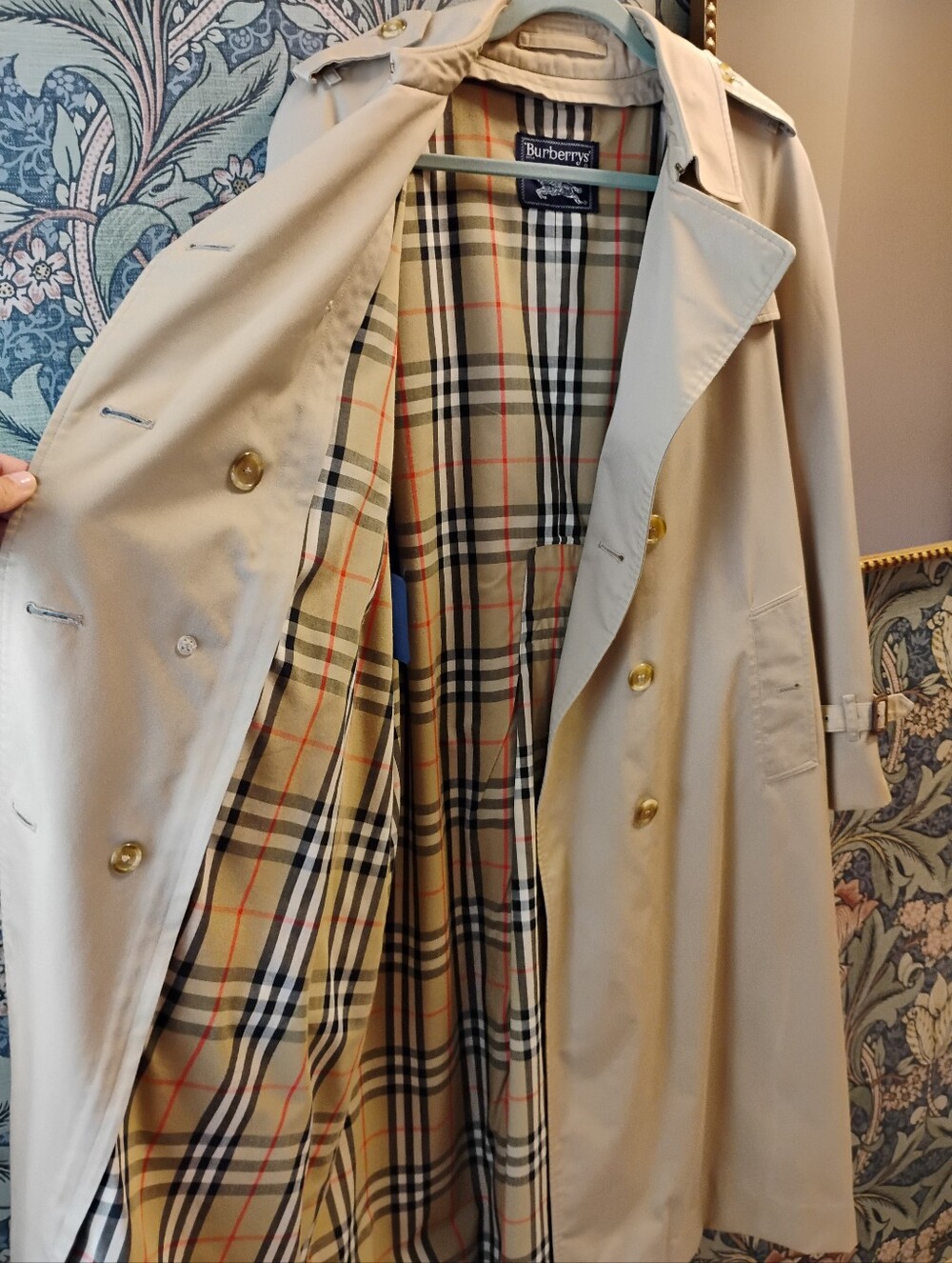 Vintage Burberry Beige Trench Coat with Removable Liner - Picture 5 of 16